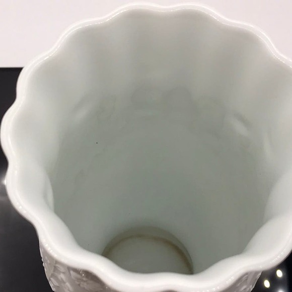 Vintage AK Kaiser Manfred Frey Fluted Scalloped Rim Porcelain Vase WGermany #676 - Picture 3 of 8